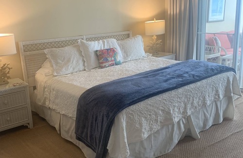 Sawgrass Condo | ’Ocean Breeze'.Steps to the beach, Spacious 1st floor!