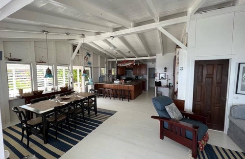 Roatan House | Ocean Breeze Villa is great for families and large groups all inclusive 1 to 16
