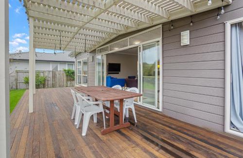 Waihi Beach House | Ocean Breeze - Waihi Beach Holiday Home