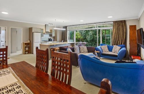 Waihi Beach House | Ocean Breeze - Waihi Beach Holiday Home