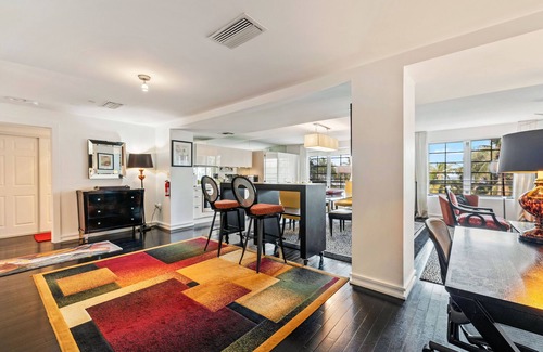 South Beach Condo | Ocean Drive, Spectacular Beach Views, Amazing furnishings, Walk to Everything!