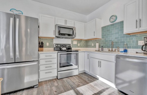 Owls Head House | Ocean Duplex West with Walk to Crescent Beach