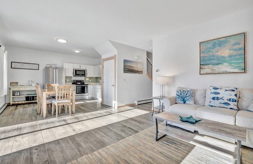 Owls Head House | Ocean Duplex West with Walk to Crescent Beach