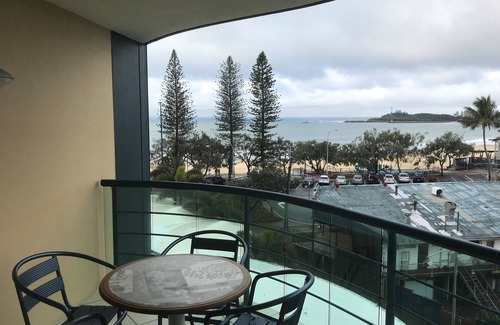 Sunshine Coast Apartment | Ocean Facing Mooloolaba Apartment Landmark Resort