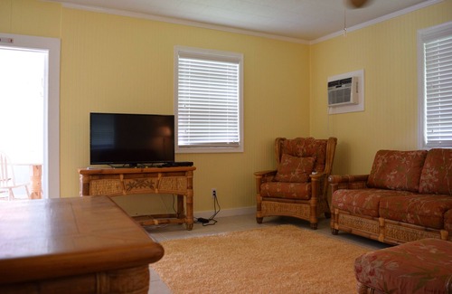 Little Torch Key Cottage | Ocean Front Access - just 30 miles to Key West