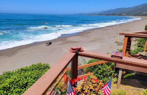 Smith River Cabin | Ocean Front Cabin 12 with Private Jacuzzi & Spectacular Views (Private Beach Owned By White Rock Resort)