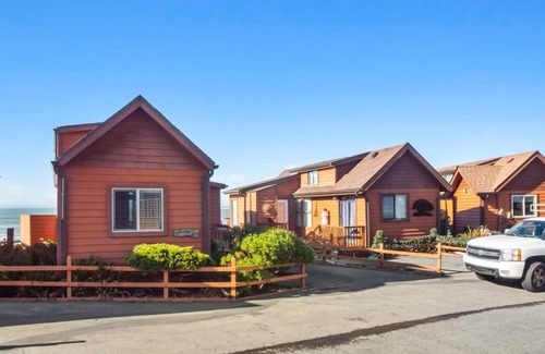 Smith River Apartment | Ocean Front Cabin 15 Jacuzzi Sensational Views