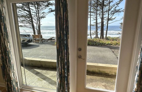 Yachats Apartment | Ocean Front Condo, Pelican at Oregon House, Stairs to the Beach!