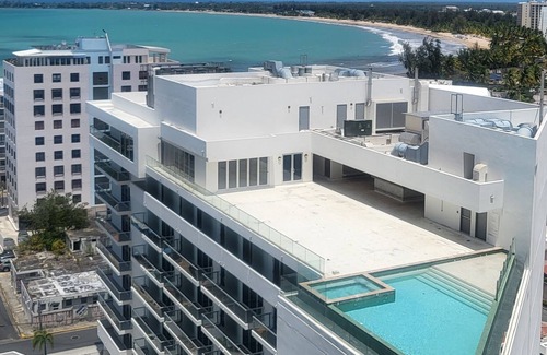 Isla Verde Resort | Ocean Front Isla verde Ave 2 bdrm 1.5 Bath Resort style livin Centrally Located.