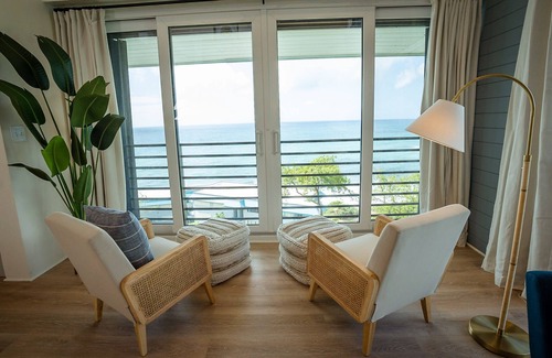 Bolongo Bay Condo | Ocean front Penthouse Loft