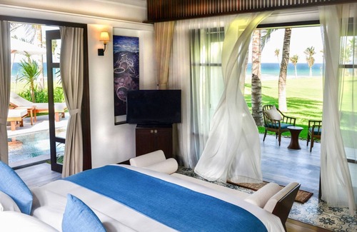 Cam Lam Resort | Ocean Front Pool Villa