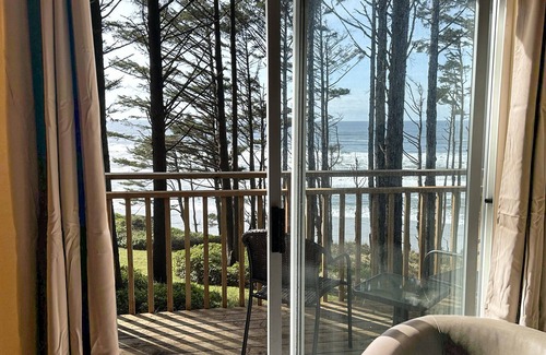 Yachats Condo | Ocean Front, Serenity at Oregon House, Stairs to the Beach!