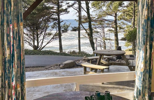 Yachats Condo | Ocean Front, Sunset at Oregon House, Stairs to the Beach!