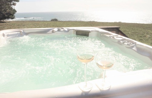 Timber Cove House | Ocean Hideaway: Your Romantic And Private Oceanfront Retreat!