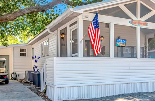 Surfside Beach House | Ocean Lakes, Beach, Seasonal Waterpark, Indoor/Outdoor Pool, Arcade, Cafés, Golf