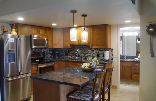 Kihei Condo | Ocean, mountain, pool views. Best location at The Banyan. Across from Kam2 beach