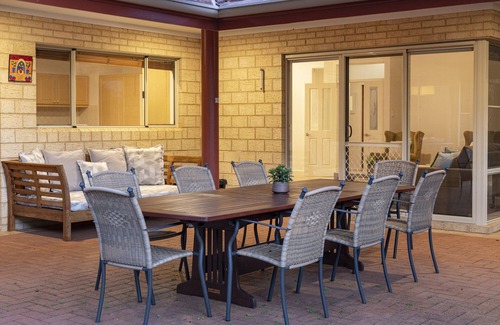 Quindalup House | Ocean Pines: beachside family favourite in quiet leafy street