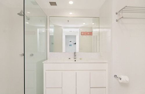 Coolangatta Apartment | Ocean Plaza Unit 1469 Right on Coolangatta beachfront with FREE Wi-Fi