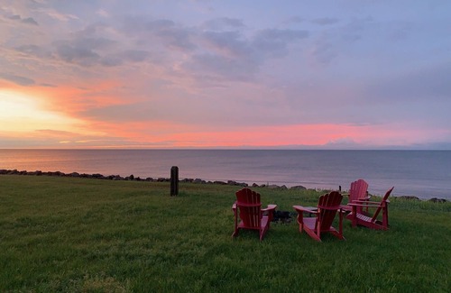 French Village Cottage | Ocean Ridge Beach House - 3-bedrooms with screened-in porch, right on the beach