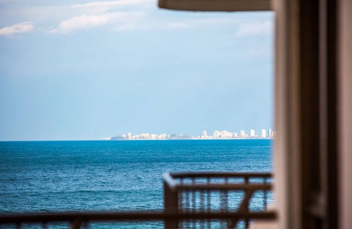 Broadbeach Apartment | Ocean Royale