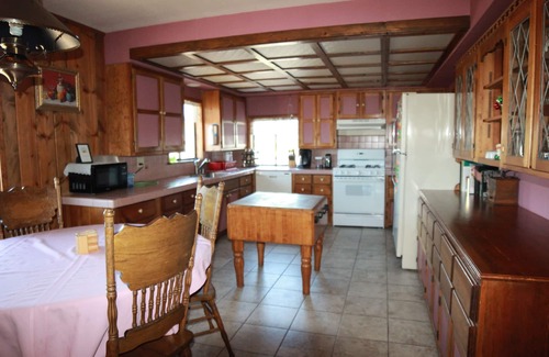 Morro Bay House | Ocean's Breeze, a welcoming space to gather in the 'Heights'. Pet friendly!