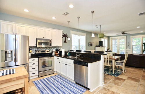 Laurel Grove Cottage | Ocean's Reach Beach home, 2 Golf Carts, 3 BR+Loft, Sleeps 6
