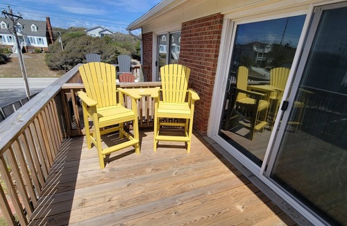 Pine Knoll Shores Condo | Ocean Side Beach Condo in Family Friendly Community! Oceanfront pool!