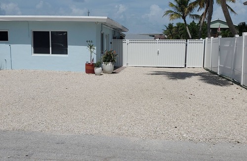 Marathon House | Ocean Side Canal Half Duplex, 37' Dock, 600' To Channel With Pool