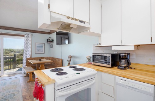 North Topsail Beach House | Ocean/Sound Views, Beach Access—Villa On The Blue