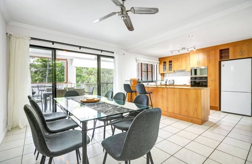 Yorkeys Knob Apartment | Ocean Spray- Beachfront Retreat with Ocean Views, Jacuzzi & Pool
