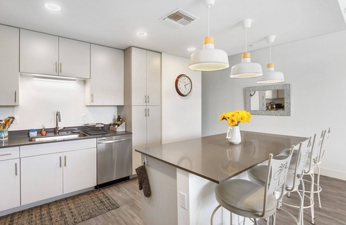 Newtown Condo | Ocean Style 1/1.5 Condo The Strand Water View!