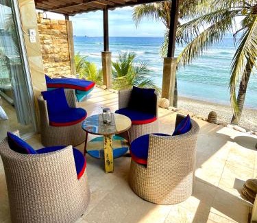Candi Dasa Apartment | Ocean Suite By A&J - Exceptional Beachfront Apartment - Candidasa