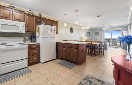 Cherry Grove Beach Condo | Ocean Terrace C3- 3rd Floor Condo with Great Views