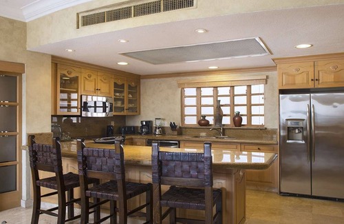 Colonia El Progreso Condo | Ocean View 1 Bedroom Condo Cabo San Lucas, multiple restaurants, spa and gym