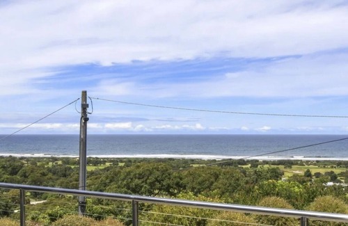 Lakes Entrance House | Ocean view 180 degree stunning home 2 min walk from beach and golf course