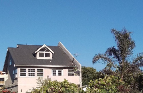 Grover Beach House | Ocean-View 2 Bedroom Home Sleeps 6 Steps From Beach & Train Station, Pets OK