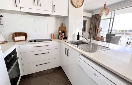 Biggera Waters Apartment | Ocean View 2BR Apartment w/hot tub. Heated pool, Games room, Gym