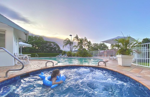 Biggera Waters Apartment | Ocean View 2BR Apartment w/hot tub. Heated pool, Games room, Gym