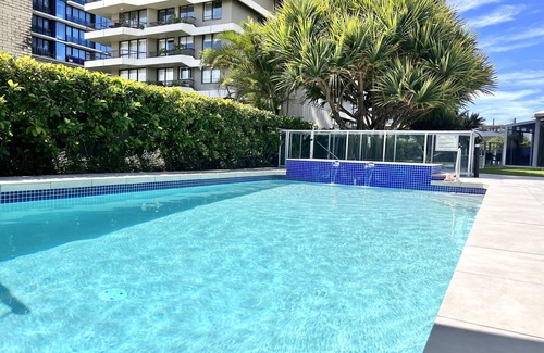 Main Beach Apartment | Ocean View 2BR MainBeach Getaway