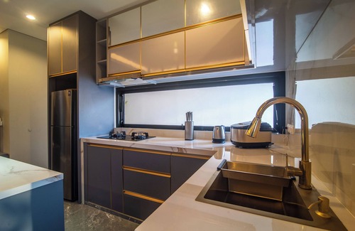 Kediri Villa | Ocean-View 3BR Villa 3-mins to beach w/pool & gym perks.