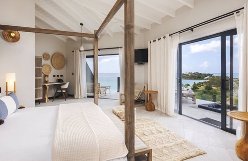 Fryes Beach Villa | Ocean View Jacuzzi Suite