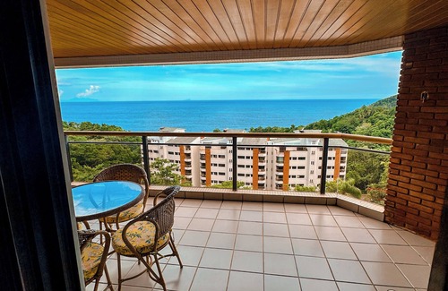 Parque Enseada Apartment | Ocean View and Air Conditioning