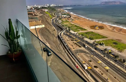Magdalena del Mar Apartment | Ocean View Apartment with Panoramic Vistan