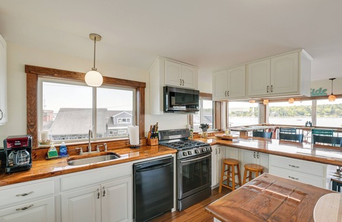 Manset Apartment | Ocean-View Apt in the Heart of Southwest Harbor!