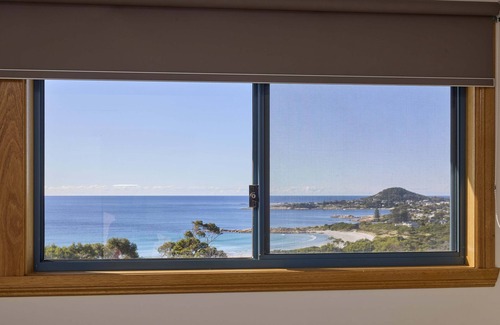 Bicheno House | Ocean View Beach House - Pet Friendly!