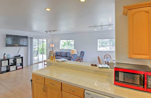 Ocean View House | Ocean View Bungalow w/Lanai: 13 Mi to South Point