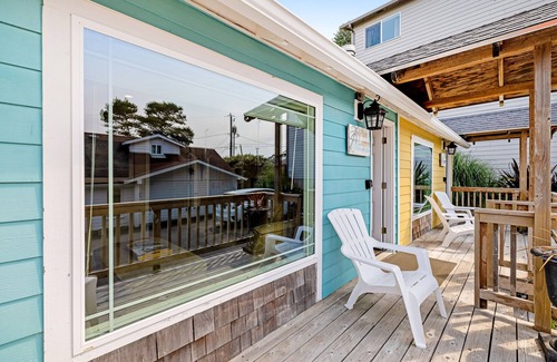 Depoe Bay Cabin | Ocean-view cabin with deck & beach access - dog-friendly