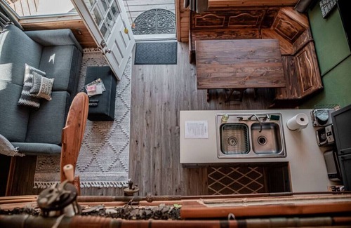 Nikolaevsk Cabin | Ocean-view Cabins on the Anchor Point Bluff