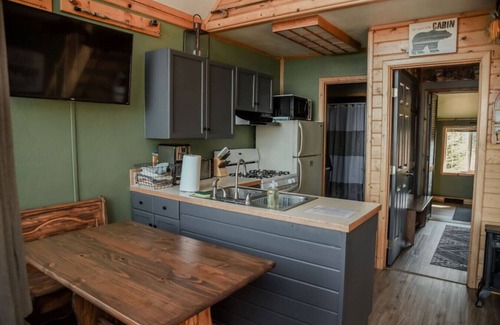 Nikolaevsk Cabin | Ocean-view Cabins on the Anchor Point Bluff