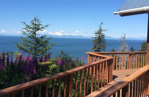 Nikolaevsk Cabin | Ocean-view Cabins on the Anchor Point Bluff